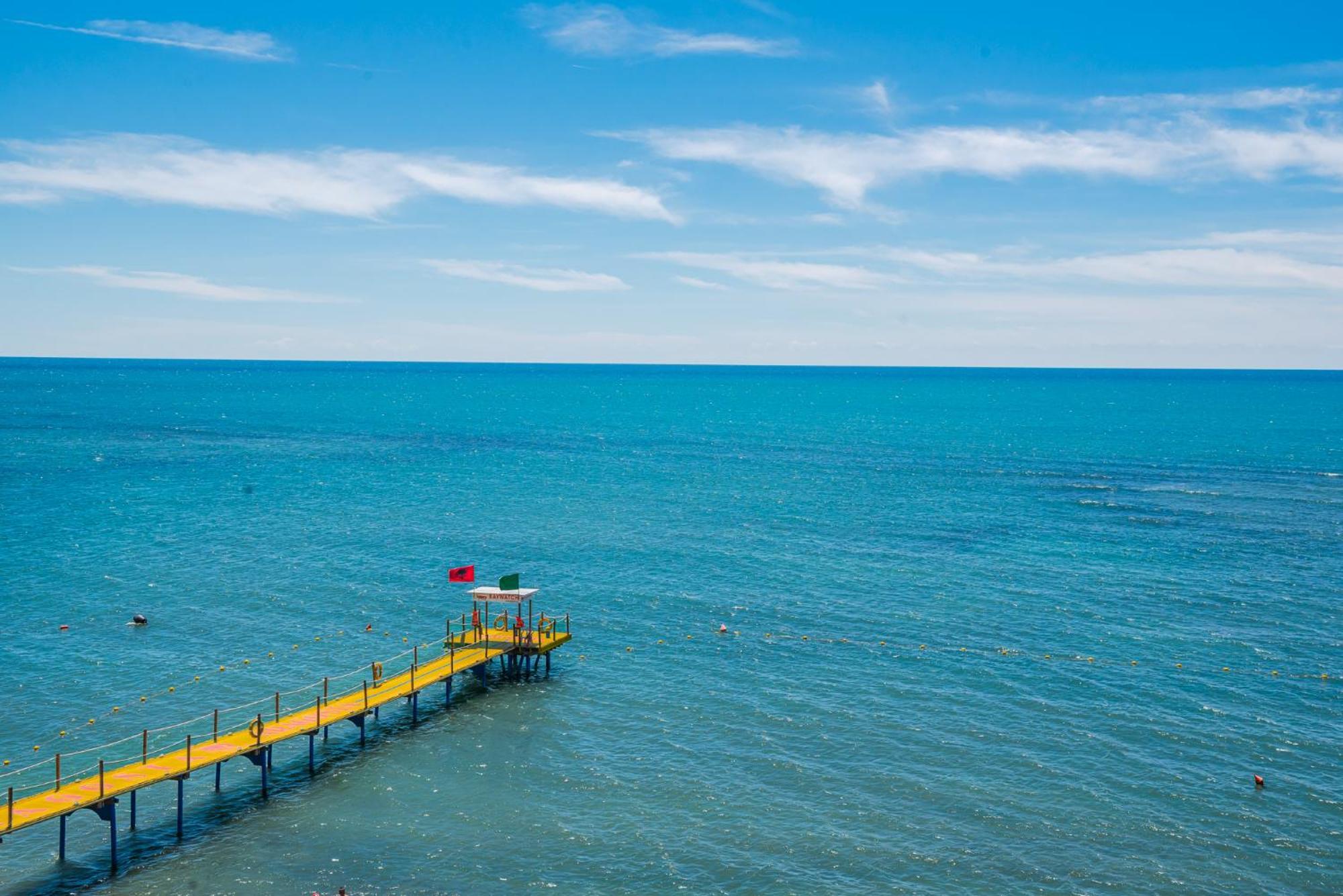 Aragosta Hotel Durres Exterior photo